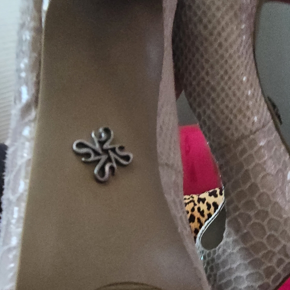 Vera Wang neutral faux snake peep-toe pumps with studs and spikes. - Picture 2 of 4